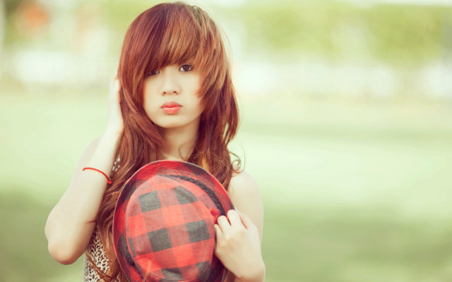 Alice prin woman holding hat free wallpaper for desktop - medium preview image