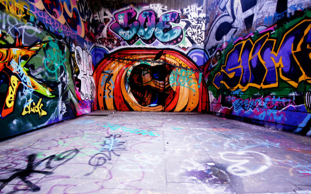 Graffiti room door center image free wallpaper for desktop - medium preview image