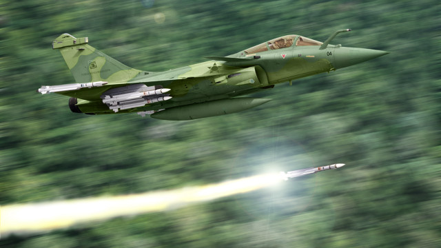 Military jet missile forest flying free wallpaper for desktop - medium preview image