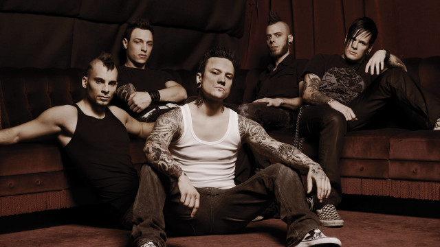 Men couch floor curtain group free wallpaper for desktop - medium preview image