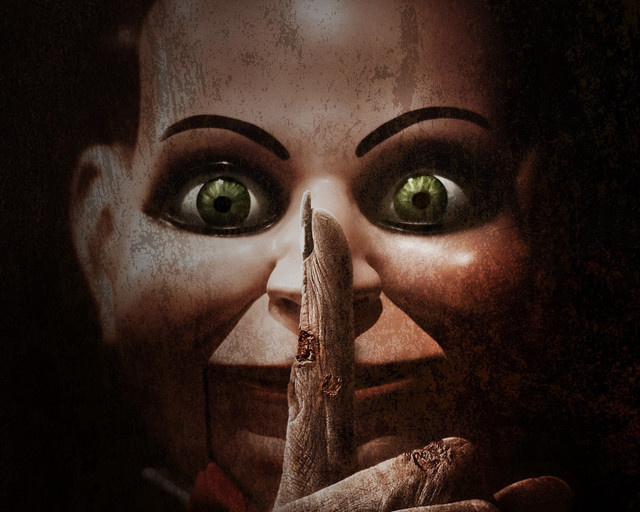 Creepy woman holding banana green free wallpaper for desktop - medium preview image