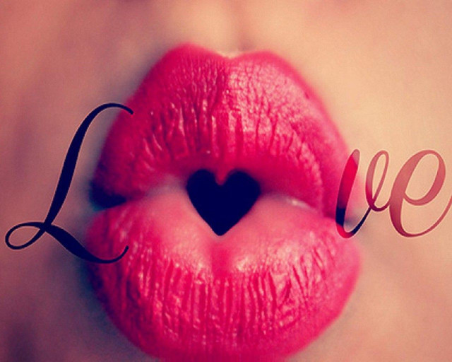 Lips love heart art photography free wallpaper for desktop - medium preview image