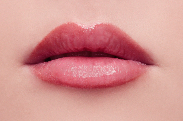 Woman lips pink glossy halftone free wallpaper for desktop - medium preview image