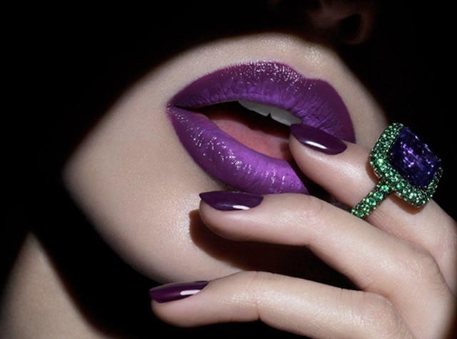 Woman purple nails ring green free wallpaper for desktop - medium preview image