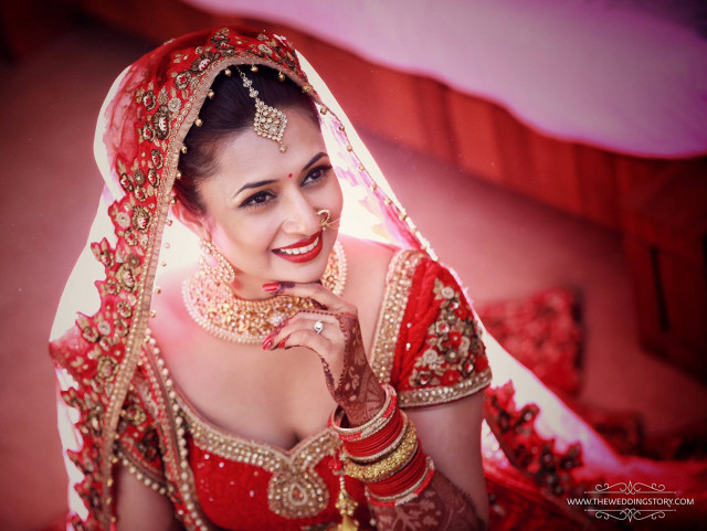 Woman red gold bridal outfit #4 free wallpaper for desktop - medium preview image