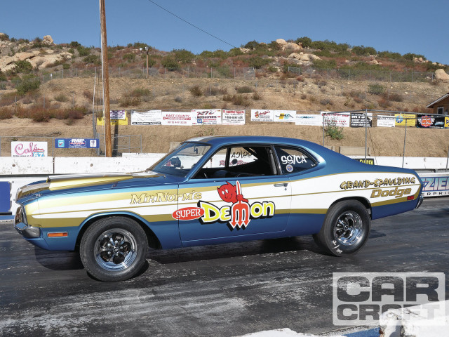 Blue white car cartoon character free wallpaper for desktop - medium preview image