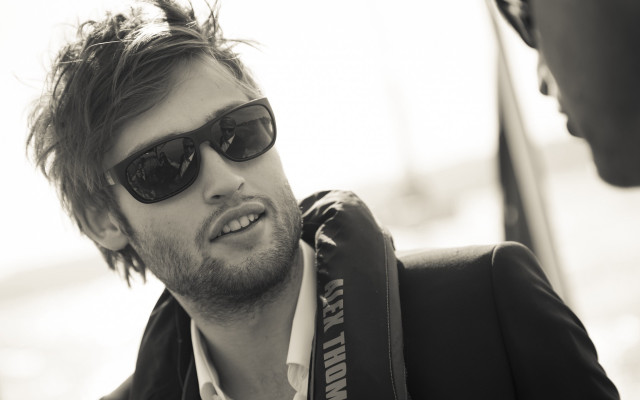 Man sunglasses jacket talking suit free wallpaper for desktop - medium preview image