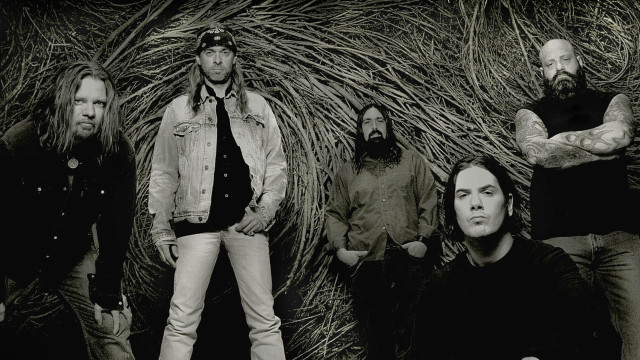 Group men hay pile standing free wallpaper for desktop - medium preview image