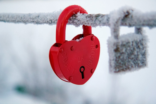 Red padlock snowy branch heart #2 free wallpaper for desktop - medium preview image