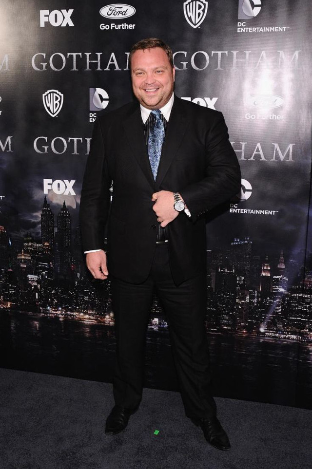 Man suit tie poster city free wallpaper for mobile - medium preview image