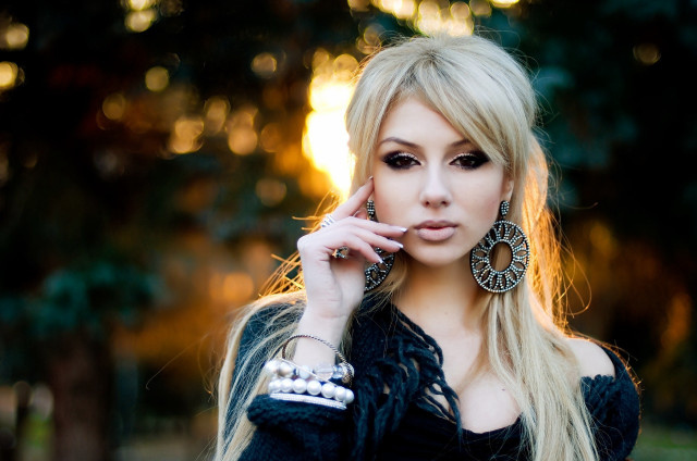 Woman blonde hair earrings cell free wallpaper for desktop - medium preview image