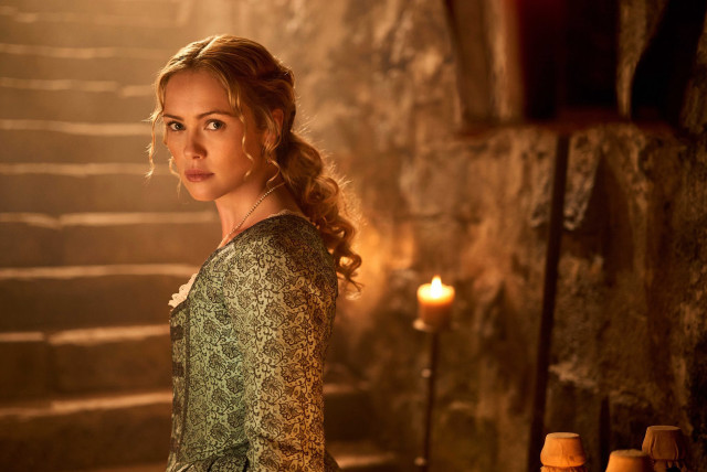 Woman green dress stone staircase free wallpaper for desktop - medium preview image