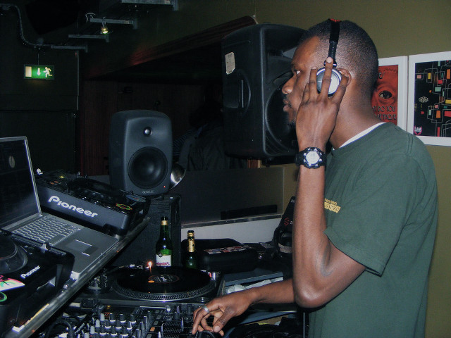 Man dj mixer laptop recording free wallpaper for desktop - medium preview image