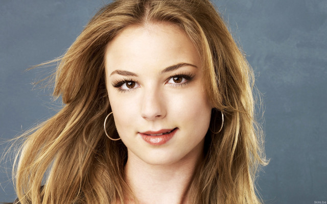 Woman long hair hoop earrings #3 free wallpaper for desktop - medium preview image