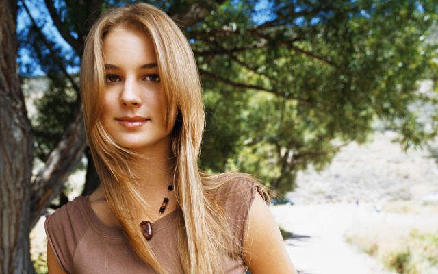 Woman tree necklace standing image free wallpaper for desktop - medium preview image