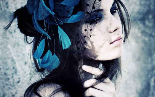 Woman veil blue feathers head free wallpaper for desktop - medium preview image