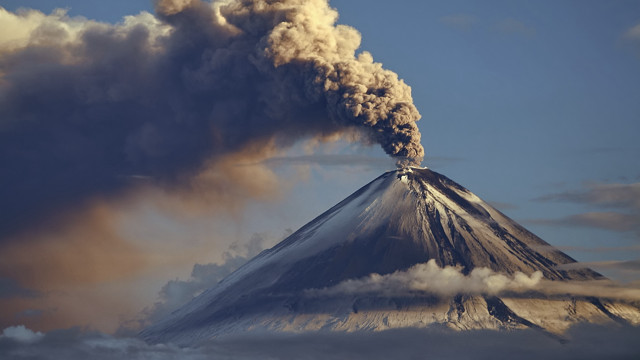 Volcano smoke plume cloud ash free wallpaper for desktop - medium preview image