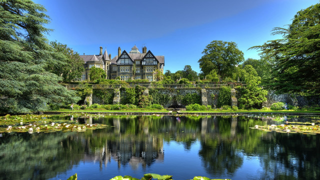 Large house pond bridge beatrix free wallpaper for desktop - medium preview image