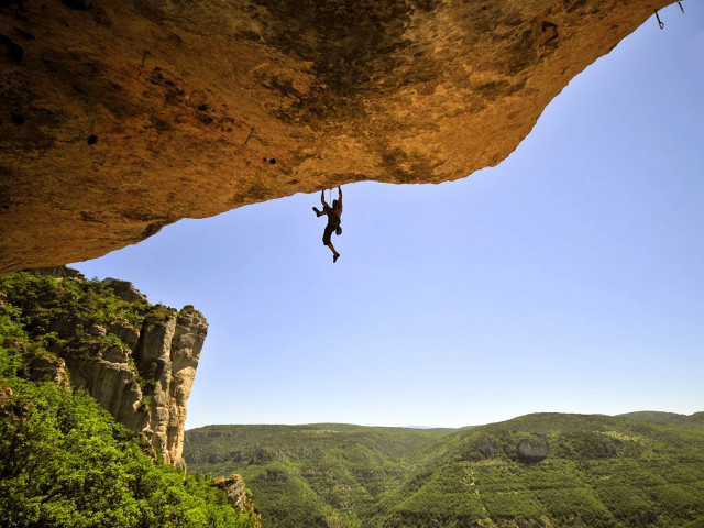 Man climbing cliff rope harness free wallpaper for desktop - medium preview image