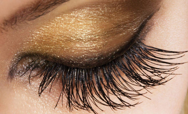 Woman eye gold glitter hyperrealism free wallpaper for desktop - medium preview image