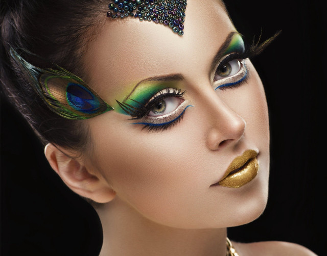 Woman peacock makeup gold lips free wallpaper for desktop - medium preview image