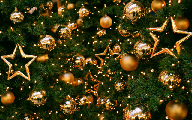 Christmas tree gold ornaments stars free wallpaper for desktop - medium preview image