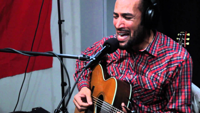 Andrew boog faithfull guitar microphone free wallpaper for desktop - medium preview image