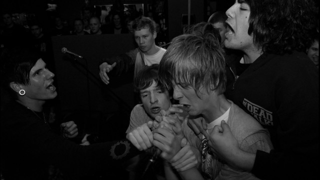 Young men eating food crowded free wallpaper for desktop - medium preview image