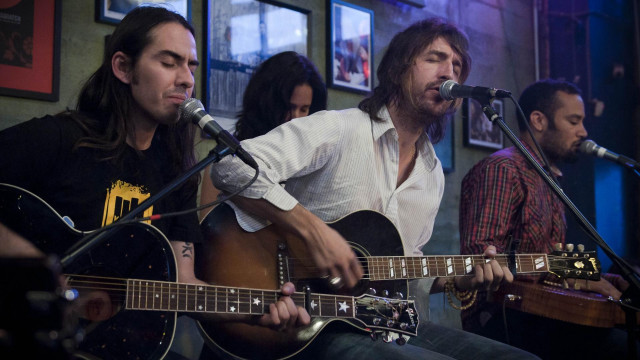 Man playing guitar singing microphone #3 free wallpaper for desktop - medium preview image