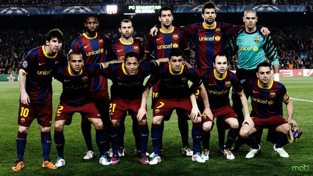 Men soccer field grass group free wallpaper for desktop - medium preview image