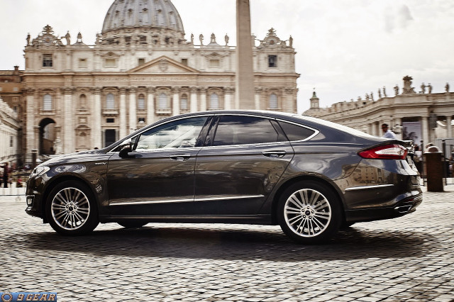 Black car dome building clock free wallpaper for desktop - medium preview image