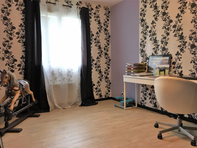 Room desk interior furniture workspace free wallpaper for desktop - medium preview image