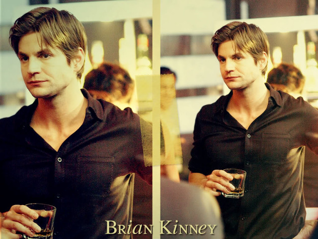 Man holding wine glass mirror free wallpaper for desktop - medium preview image