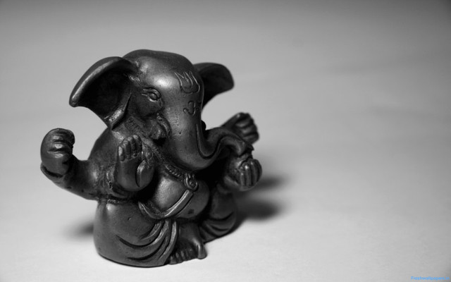 Small elephant statue table clock free wallpaper for desktop - medium preview image