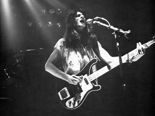 Man playing guitar singing microphone #8 free wallpaper for desktop - medium preview image