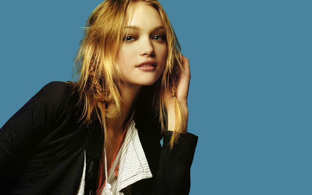 Woman blonde longhair bluebackground blackjacket free wallpaper for desktop - medium preview image