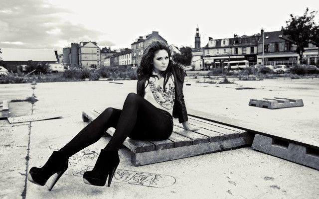 Woman bench city square building free wallpaper for desktop - medium preview image