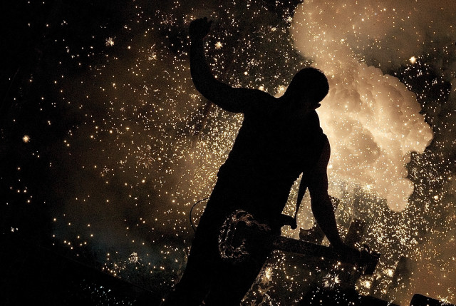 Man skateboard dark stars sky free wallpaper for desktop - medium preview image