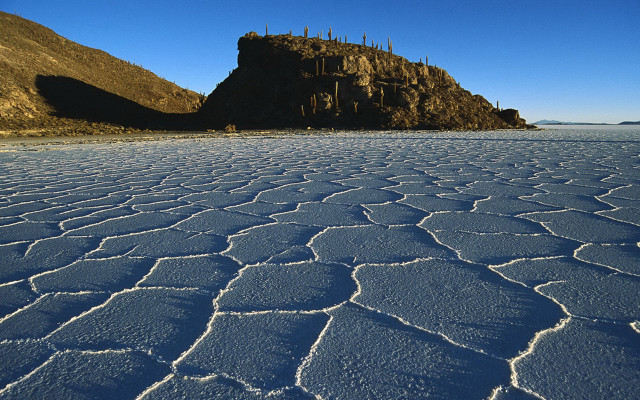 Large rock desert plain blue free wallpaper for desktop - medium preview image