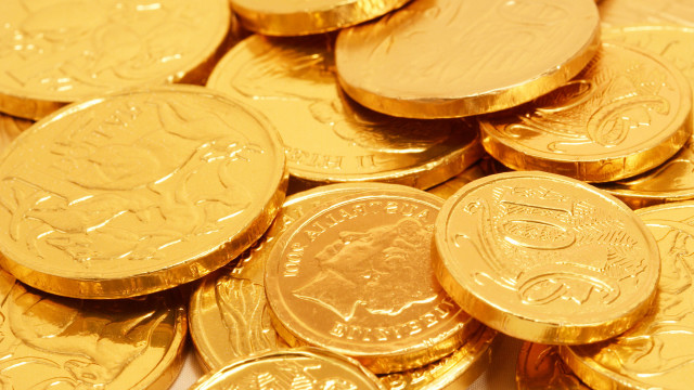 Gold coins pile table white free wallpaper for desktop - medium preview image