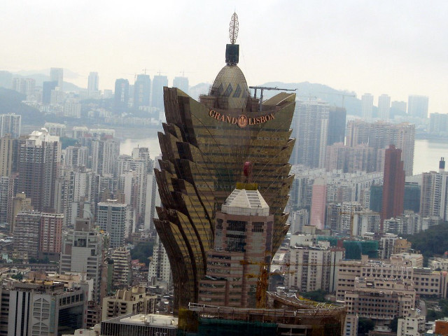 Large building tall tower city #4 free wallpaper for desktop - medium preview image