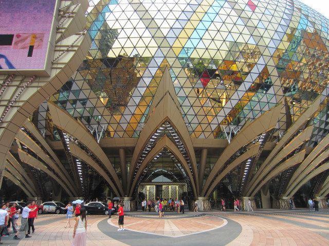 Large building glass entrance people free wallpaper for desktop - medium preview image