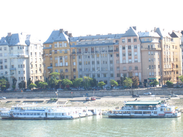 Boats river buildings bridge floating free wallpaper for desktop - medium preview image
