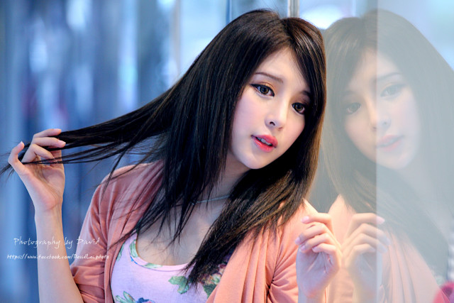Woman long hair mirror hair free wallpaper for desktop - medium preview image