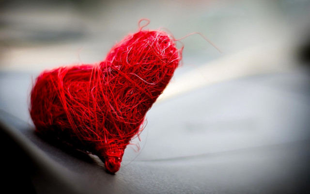 Red heart yarn table object free wallpaper for desktop - medium preview image