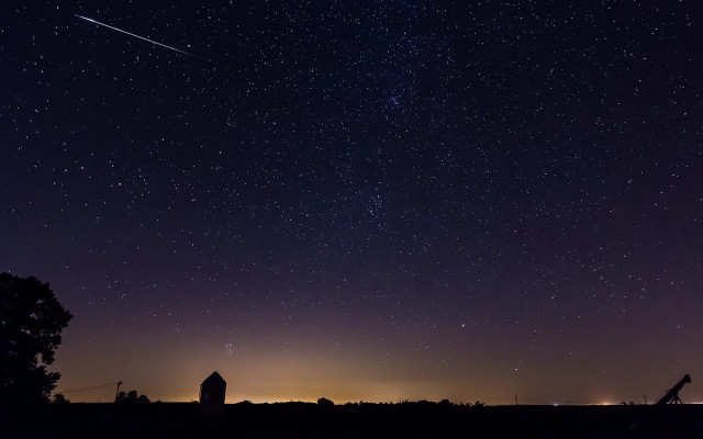 Night sky shooting star building free wallpaper for desktop - medium preview image