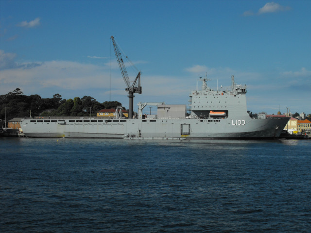 Large ship docked water crane free wallpaper for desktop - medium preview image