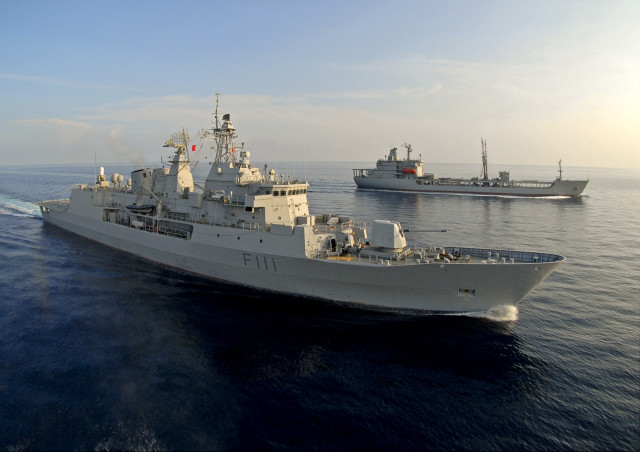 Large ship small ship ocean #2 free wallpaper for desktop - medium preview image