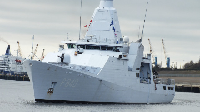 Large white ship dock water free wallpaper for desktop - medium preview image