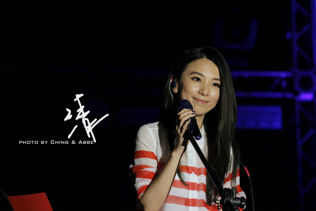 Cao zhibai cheerful microphone portrait free wallpaper for desktop - medium preview image